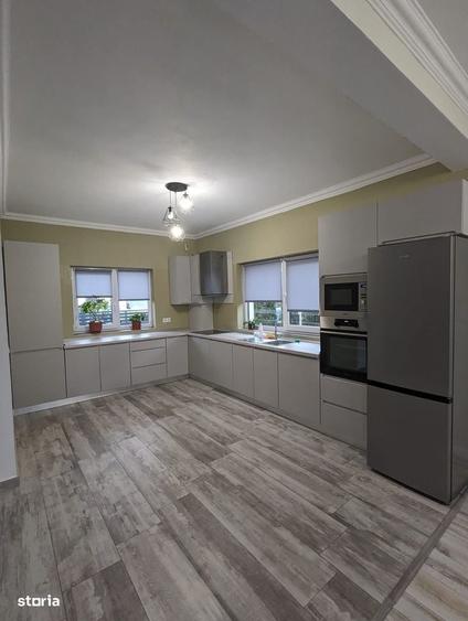 Casă cu 4 camere cu Teren 300 Mp în Central