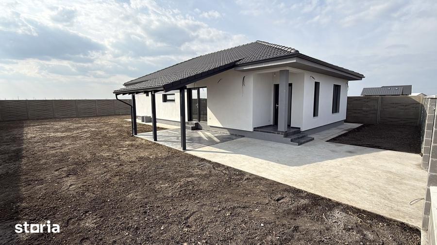 Casă cu 4 camere cu Teren 580 Mp în Sânmihaiu Român