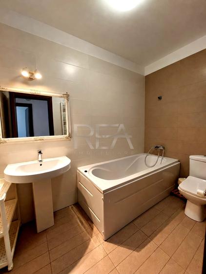 Apartament cu 3 camere semidecomandat, mobilat în Metalurgiei