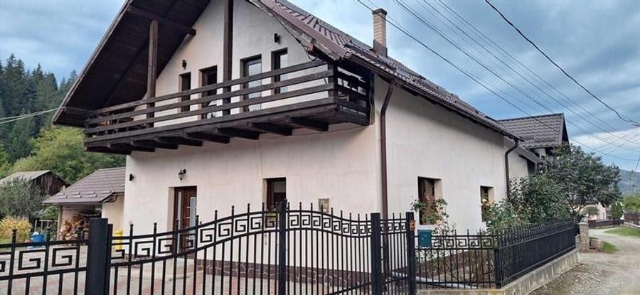 Casă individuală cu 4 camere cu Teren 1150 Mp în Central