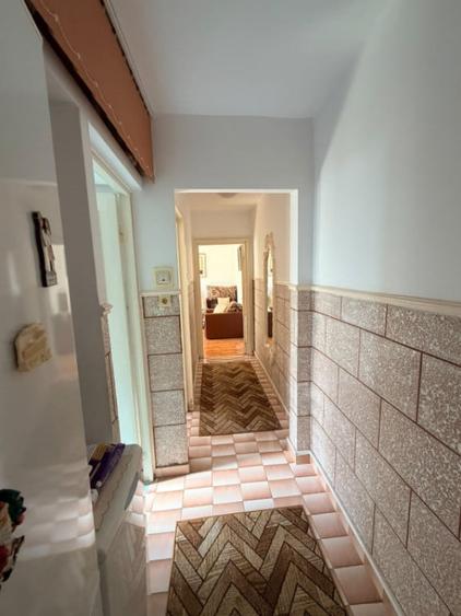 Apartament cu 3 camere semidecomandat în Casa de Cultură