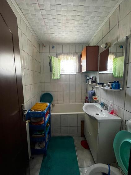 Apartament cu 3 camere semidecomandat în Dacia