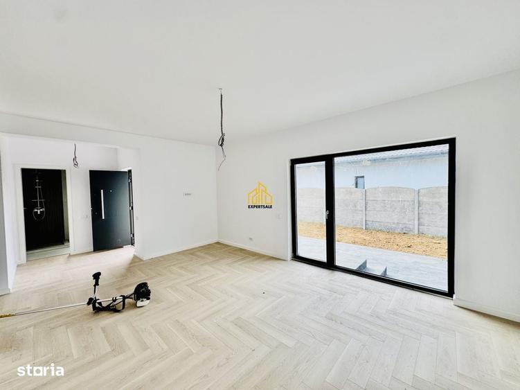 Casă cu 4 camere cu Teren 370 Mp în Clinceni