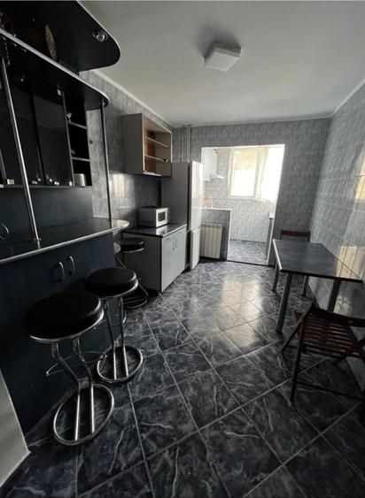 Apartament cu 4 camere decomandat în Rahova