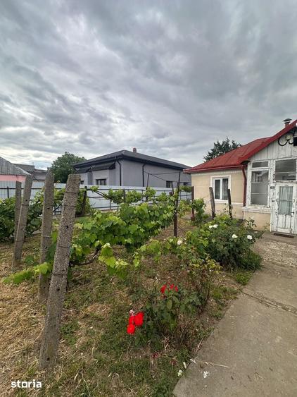 Casă cu 3 camere cu Teren 1300 Mp în Central