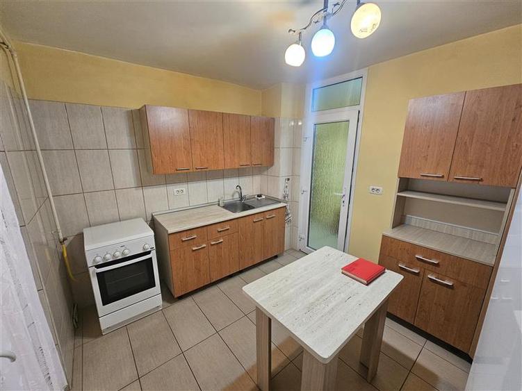 Apartament cu 2 camere decomandat, mobilat în Micro IV