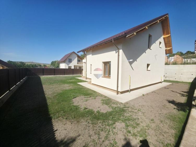Casă individuală cu 4 camere cu Teren 550 Mp în Calea Romanului