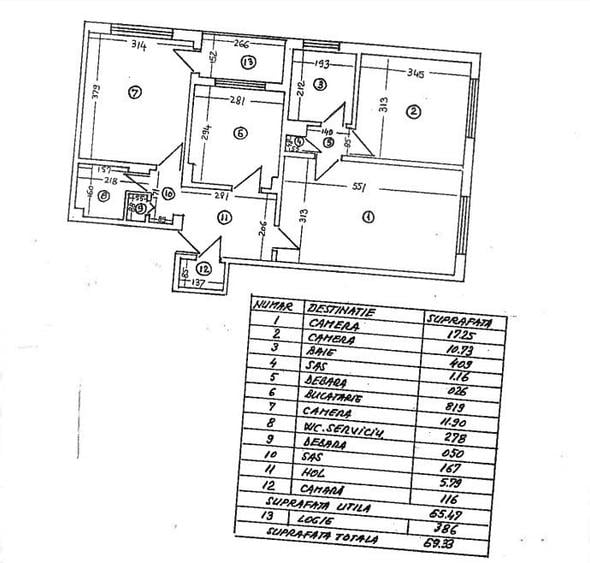 Apartament cu 3 camere semidecomandat în Central