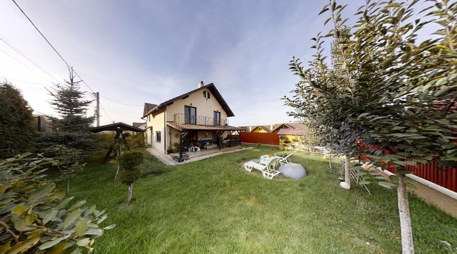 Casă cu 4 camere cu Teren 300 Mp în Corunca