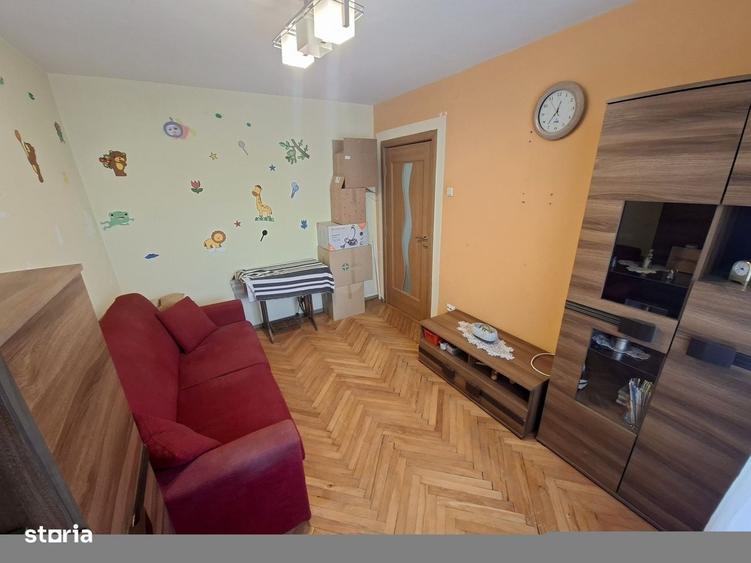 Apartament cu 3 camere decomandat în Botizului