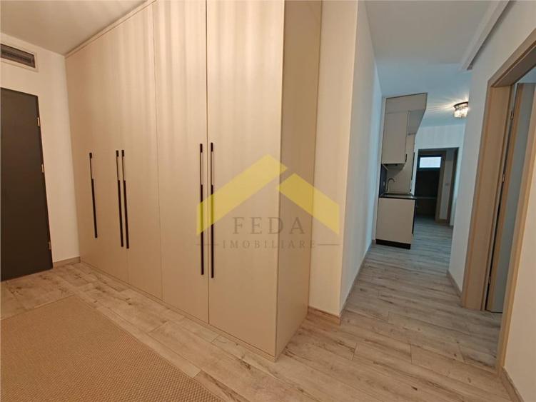Apartament cu 3 camere semidecomandat în Central