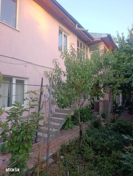 Casă cu 6 camere cu Canalizare în Ion Creangă