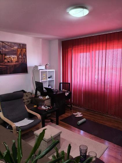 Apartament cu 4 camere decomandat în Berceni