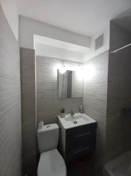 Garsonieră decomandată în Podgoria