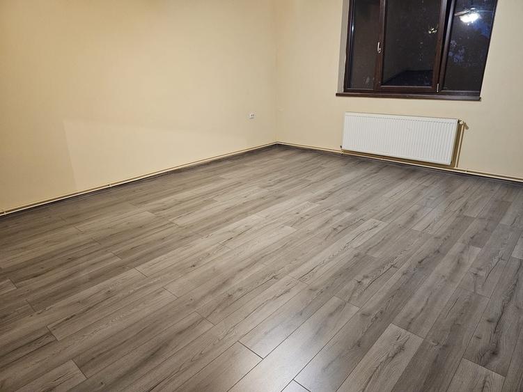 Casă cu 4 camere în Exterior Vest