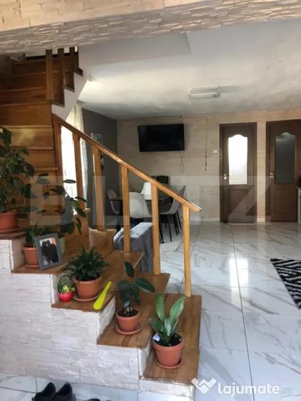 Casă cu 7 camere cu Teren 200 Mp în Săcele