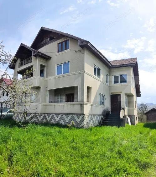 Casă cu Teren 1755 Mp în Malu cu Flori