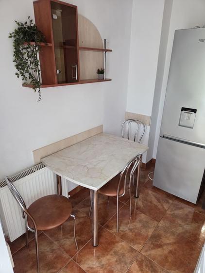 Apartament cu 2 camere decomandat în Nicolina