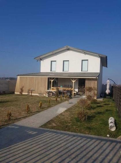 Casă cu 4 camere în Bâcu