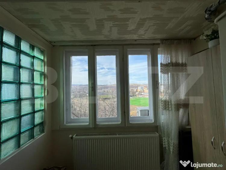 Apartament cu 3 camere semidecomandat în Central