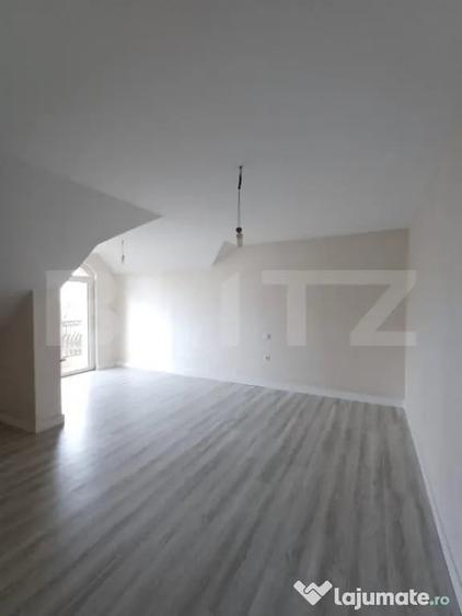 Casă cu 5 camere cu Teren 1590 Mp în Luna