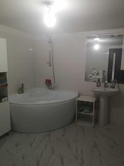 Casă cu 4 camere în Comana