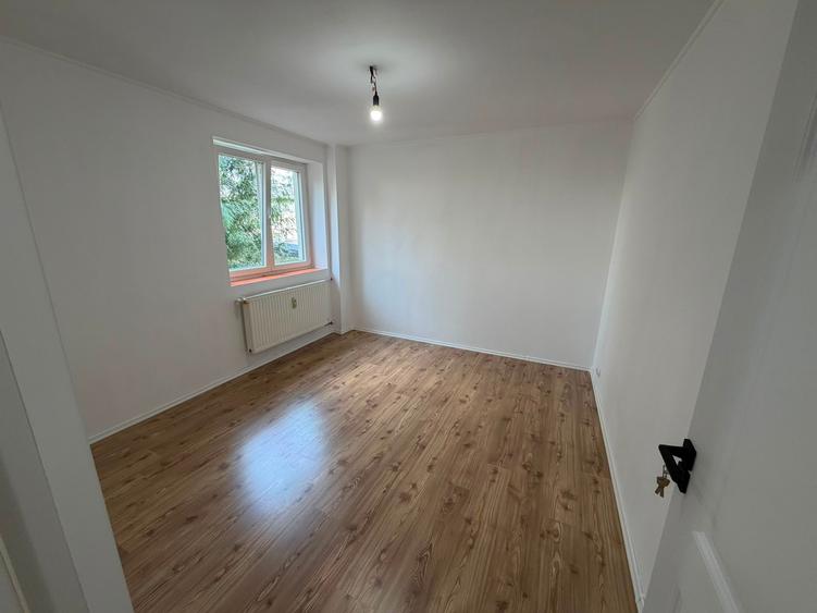 Apartament cu 2 camere decomandat în Titan