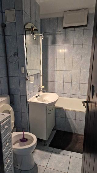 Persoana fizica inchiriez apartament 2 Camere decomandate, Cetate, str. Bradisor, et. 3 - 4