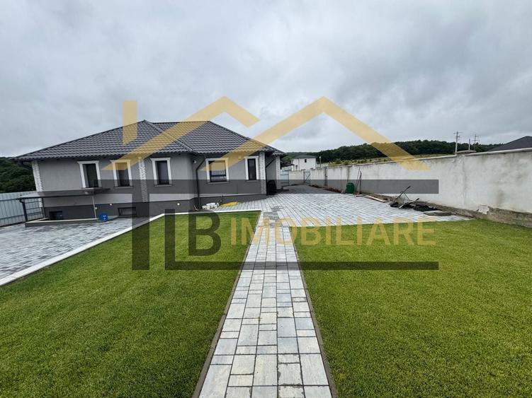 Casă individuală cu 3 camere cu Canalizare în Corunca