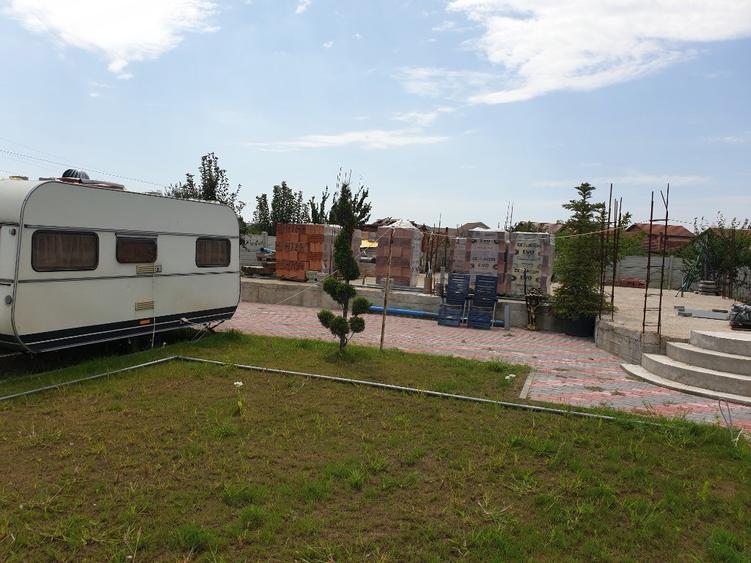 Casă cu 5 camere cu Teren 2600 Mp în Central
