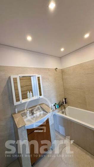 Apartament cu 3 camere semidecomandat, mobilat în Între Lacuri