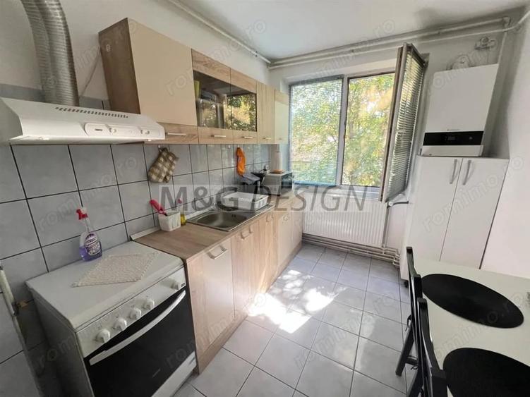 Apartament cu 3 camere semidecomandat, mobilat în Medicină