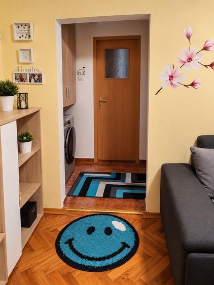 Apartament cu 3 camere semidecomandat în Central