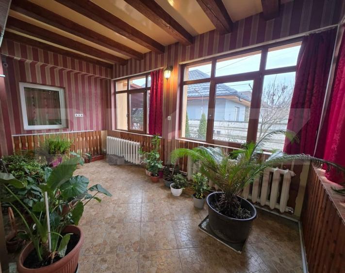 Casă individuală cu 8 camere cu Canalizare în Cloșca