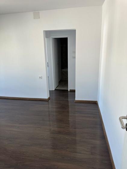 Apartament cu 2 camere semidecomandat în Girocului