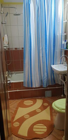 Apartament cu 3 camere decomandat în Lupeni
