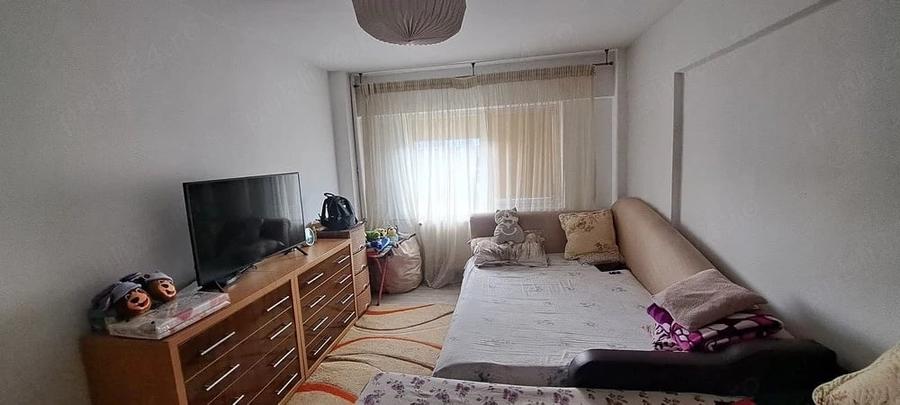 Garsonieră decomandată în Traian