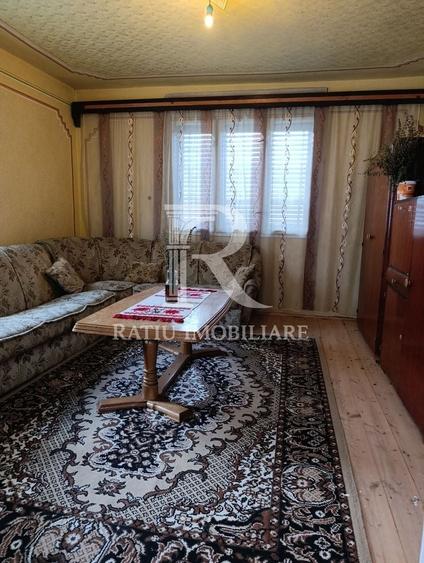 Casă individuală cu 6 camere cu Canalizare în Sitani