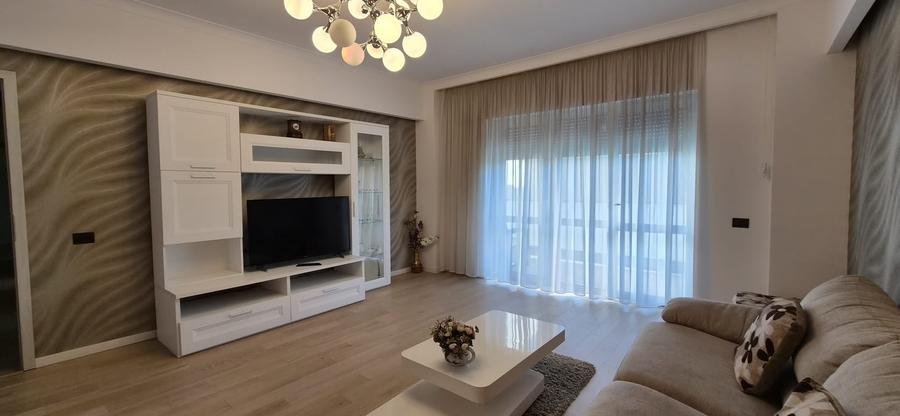 Apartament cu 3 camere decomandat în Ultracentral