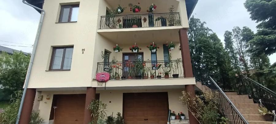 Casă cu 6 camere cu Teren 10 Mp în Central