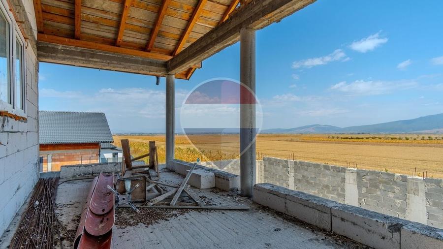 Casă individuală cu 14 camere cu Teren 929 Mp în Cărpiniș