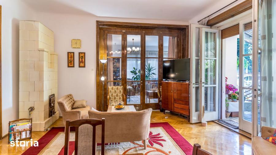 Apartament cu 5 camere în Gruia