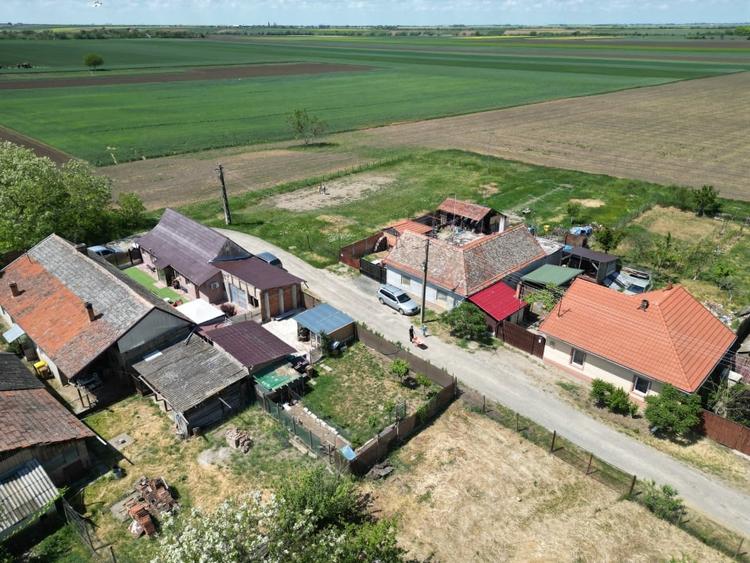 Casă individuală cu 2 camere cu Teren 583 Mp în Pecica