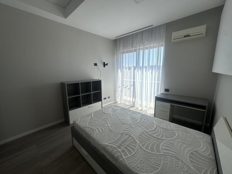 Apartament cu 4 camere decomandat, mobilat în Băneasa