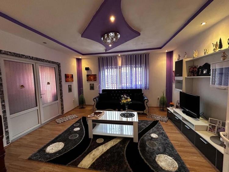 Casă cu Teren 454 Mp în Central