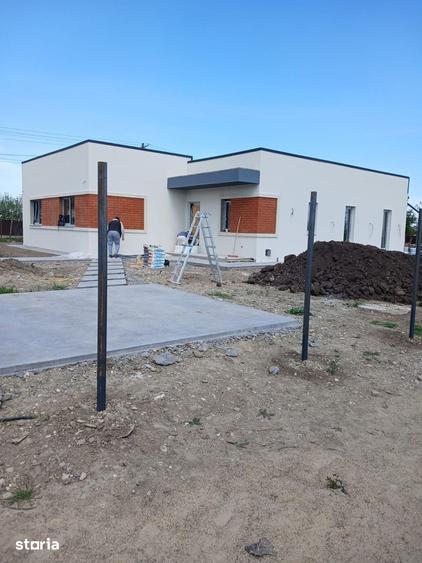 Casă cu 5 camere cu Teren 800 Mp în Vârteșcoiu