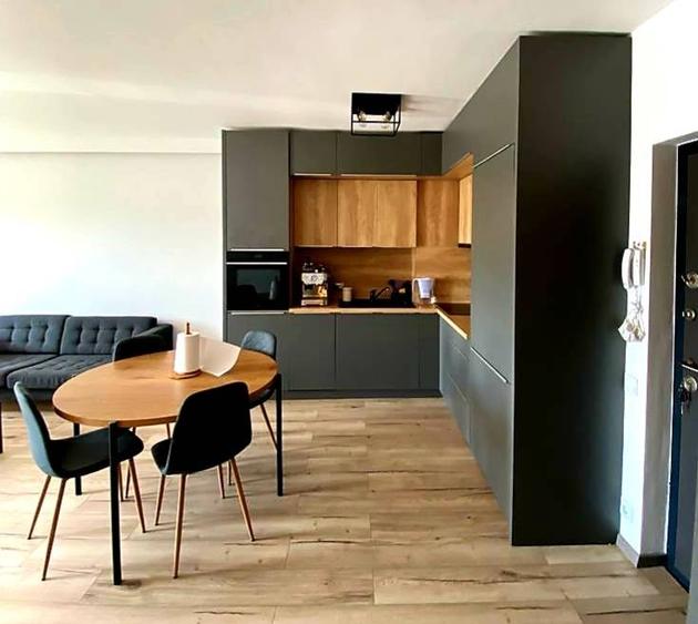 Apartament cu 3 camere decomandat în Bună Ziua