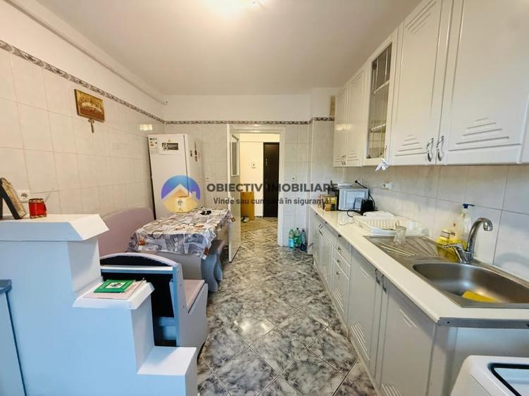 Apartament cu 3 camere decomandat, mobilat în 1 Mai