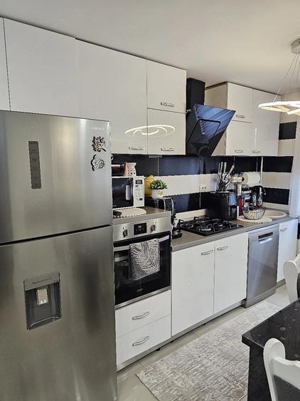 Apartament cu 3 camere decomandat în Exterior Vest