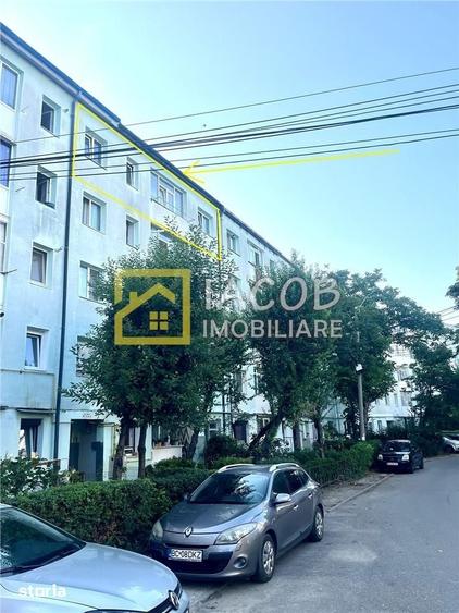 Apartament cu 3 camere semidecomandat în Republicii